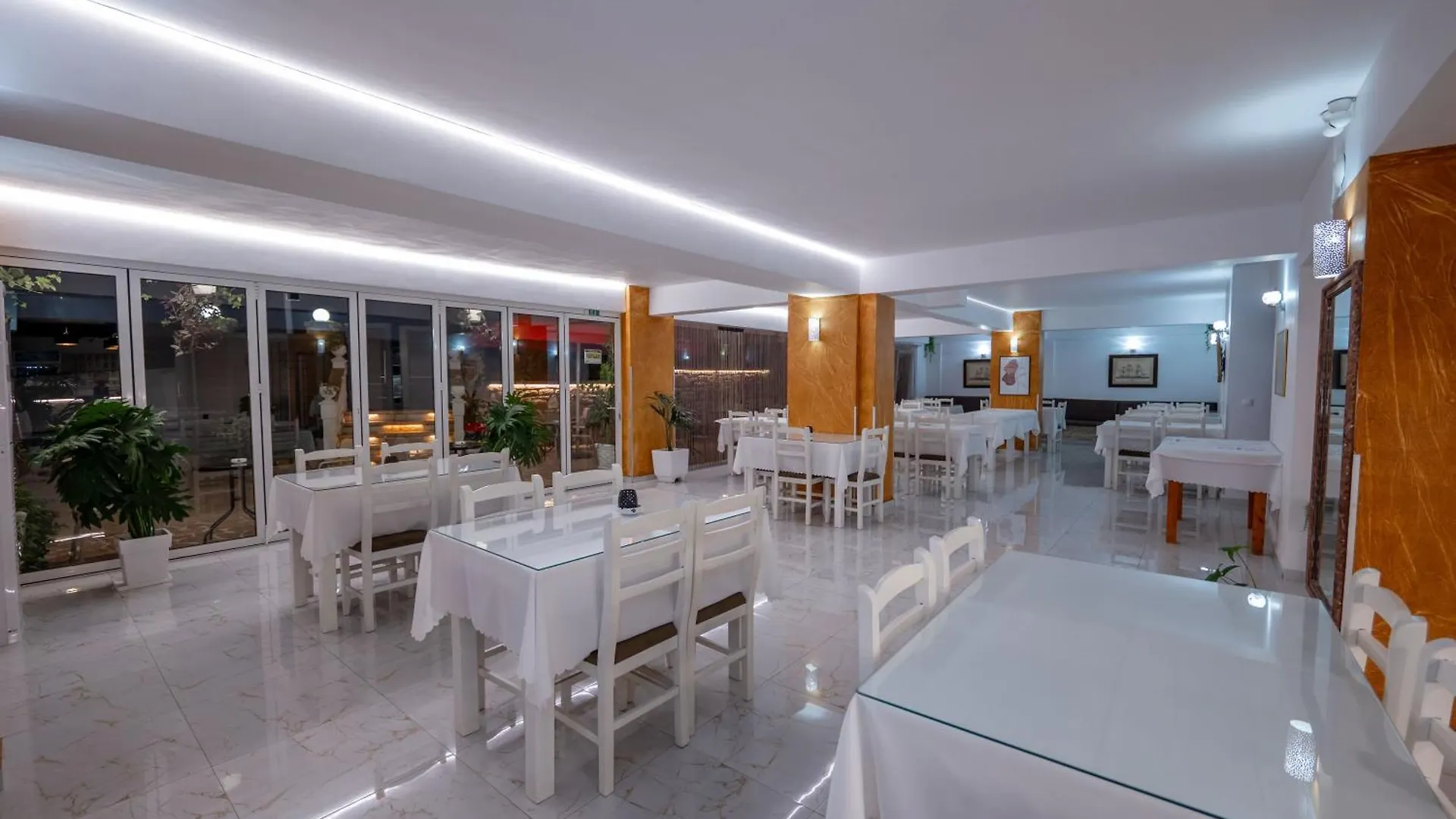 Hotel Elite Sarandë 4*,  Albánie